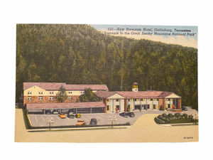 New Riverside Hotel, Gatlinburg Tennessee “Entrance to the Great Smoky Mountains National Park” Unused Linen Postcard Circa 1930-1944
